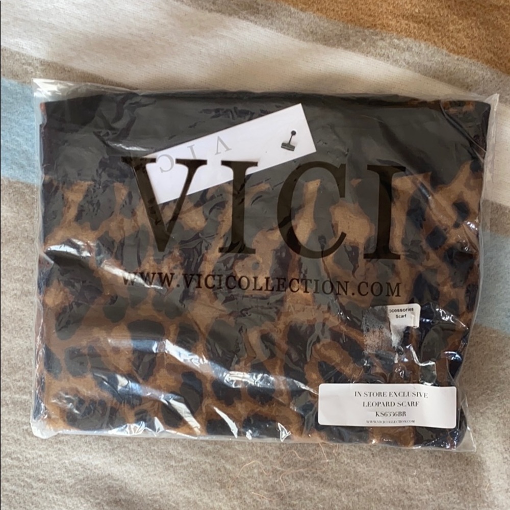 New Vici Leopard scarf